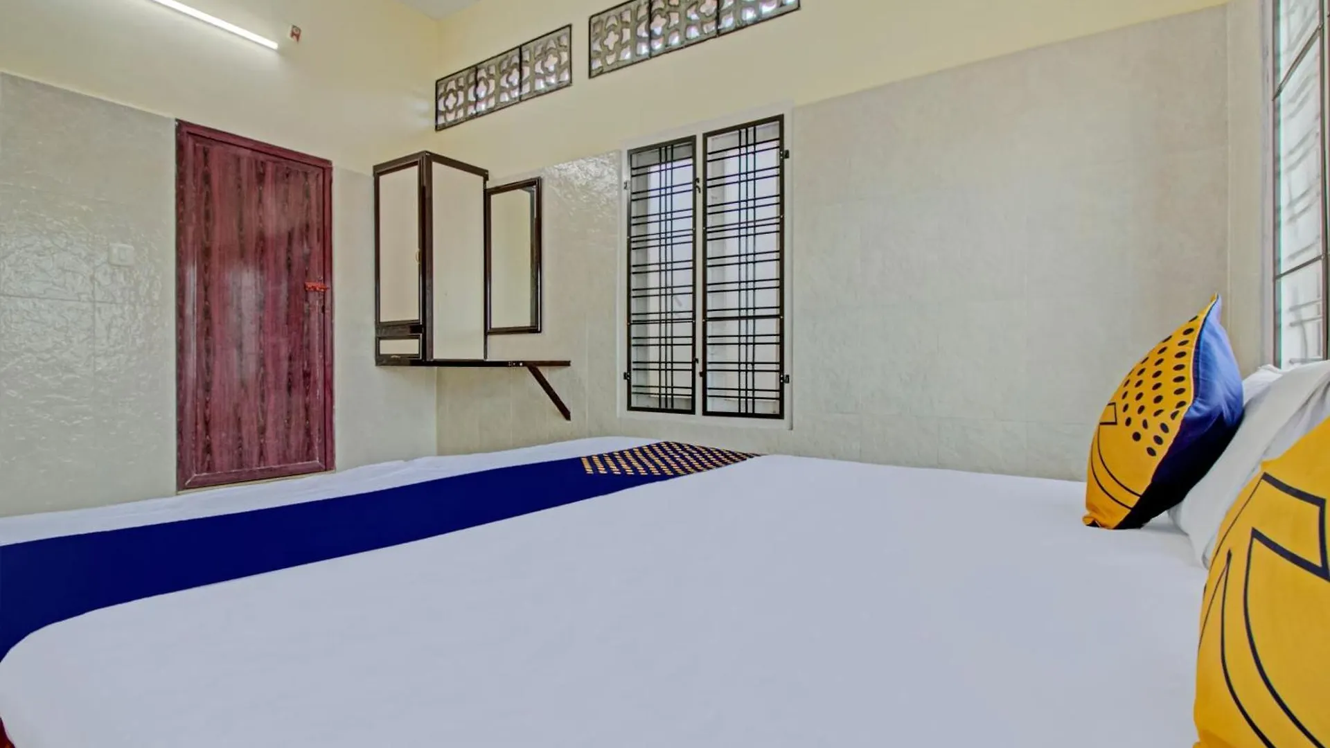 Spot On J P Tourist Home Kollam